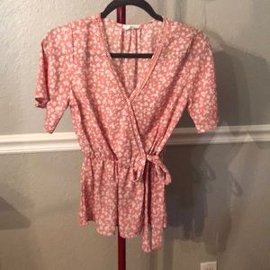 Sienna Sky — peach shirt with white flowers—XS